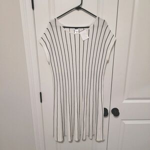 NWT DKNY Women's Striped Fit and Flare Dress Cream & Black Size Large New w/Tag